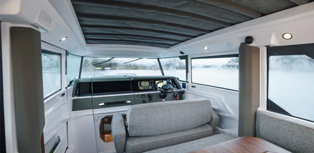 Axopar_38_XC_Gallery_0002s_0001_Axopar-38-XC-Cross-Cabin_099A6895